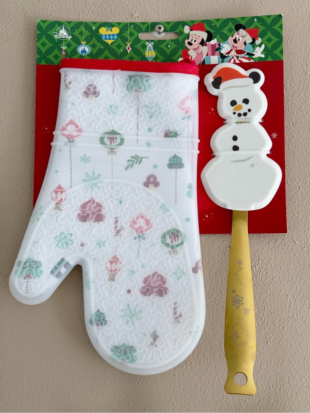 Disney- Christmas Snowman Spatula & Oven Mitt Set (NWT)